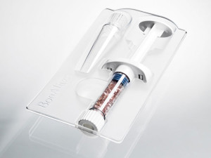 Syringe with applicator